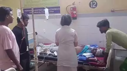 एटा: हाईवे स्थित गांव ककेरा के समीप अज्ञात वाहन की टक्कर से बाइक सवार 35 वर्षीय व्यक्ति और 3 वर्षीय मासूम गंभीर घायल