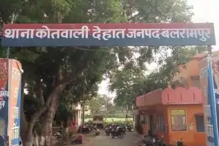 बलरामपुर: कोतवाली देहात पुलिस ने सरकारी धन के गबन के मामले में ग्राम प्रधान और ग्राम विकास अधिकारी को किया गिरफ्तार