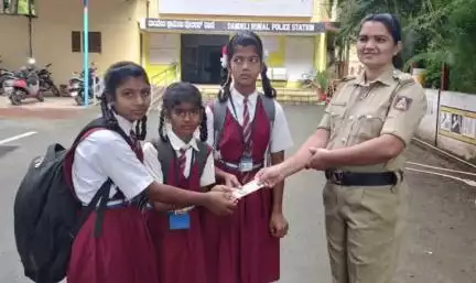 ದಾಂಡೇಲಿ: ಪ್ರಾಮಾಣಿಕತೆ ಮೆರೆದ ರೋಟರಿ ಶಾಲೆಯ ವಿದ್ಯಾರ್ಥಿನಿಯರು