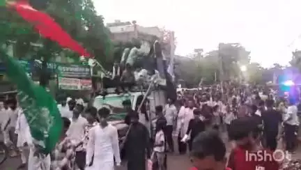 भभुआ: भभुआ शहर में मोहर्रम पर्व की पहली तारीख पर जुलूस निकालकर कर्बला से लाई गई मिट्टी