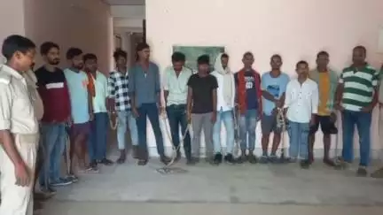 लखीसराय: उत्पाद थाना लखीसराय पुलिस ने 5 जगहों से 4 शराब तस्करों और 10 शराबियों को किया गिरफ्तार