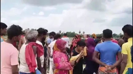 बहेरी: अटही-महुली गांव के चौरी बांध में ट्रैक्टर से दबकर 16 वर्षीय किशोर की मौत, मचा हड़कंप