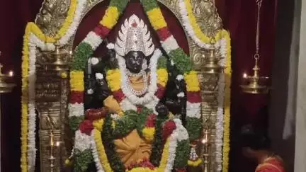 ಮದ್ದೂರು: ಮೊದಲ ಆಷಾಢ ಶುಕ್ರವಾರದ ಅಂಗವಾಗಿ ಭಾರತೀನಗರದಲ್ಲಿ ಶ್ರೀಚಾಮುಂಡೇಶ್ವರಿ ದೇವಿಗೆ ವಿಶೇಷ ಪೂಜೆ