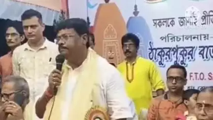 ঠাকুরপুকুর-মহেশতলা: ঠাকুরপুকুর ব্যবসায়ী সমিতির রথ উৎসবের অনুষ্ঠানেএসে উপস্থিত হন রাজ্যের পরিবহন দপ্তরের ভারপ্রাপ্ত প্রতিমন্ত্রী দিলীপ মন্ডল