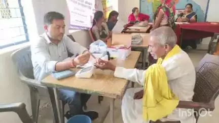 बैकुंठपुर: कोरिया में धरती आबा अभियान से 27,000 से अधिक लोगों ने शिविरों में उपस्थिति दर्ज कराई, 2,000 हितग्राहियों को मिला लाभ