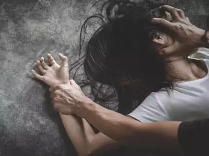 एमपी के धार में कर्ज चुकाने के लिए शख्स ने पत्नी को दोस्त को बेचा, दोस्त ने किया महिला से दुष्कर्म; केस दर्ज