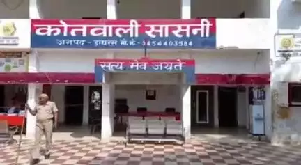 सासनी: तहसील सासनी क्षेत्र में आपसी लड़ाई-झगड़ा करने वाले 3 अभियुक्तों को पुलिस ने गिरफ्तार कर शांतिभंग में चालान किया