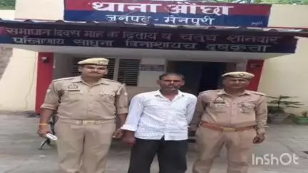 कुरावली: ओछा पुलिस ने एससी एसटी एक्ट के मामले में फरार वांछित अभियुक्त को किया गिरफ्तार