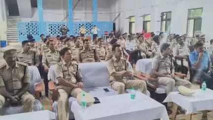 मंडला: पुलिस लाइन में पुलिस बल को वायु सेना के विशेषज्ञों ने दिया ड्रोन और रडार का प्रशिक्षण