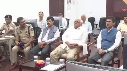 ગાંધીનગર: મુખ્યમંત્રી ભૂપેન્દ્ર પટેલે ગાંધીનગરમાં સી.એમ. ડેશબોર્ડ પરથી અમદાવાદની  રથયાત્રાની નગરચર્યાનું રિયલ ટાઈમ મોનિટરિંગ કર્યુ