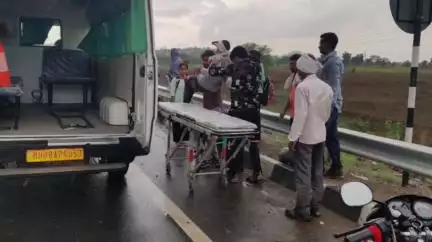 भंडारा: रायपूर नागपूर महामार्गावरील सालेबर्डी गावाजवळ मोटर सायकल अपघातात पती-पत्नी गंभीर जखमी