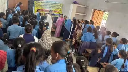 डुमरा: सीतामढ़ी पुलिस ने बालिकाओं को साइबर अपराध, लैंगिक हिंसा और मानव तस्करी के प्रति किया जागरूक