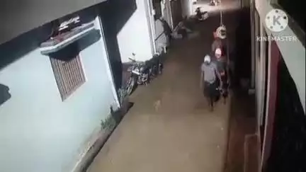 खुरई: नगर: सरयूनगर कॉलोनी में CCTV में दिखे 6 हथियारबंद चोर, दहशत में कॉलोनीवासी, पुलिस को दी सूचना