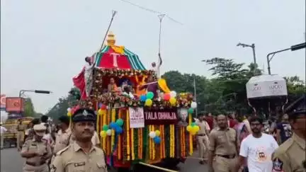 విశాఖపట్నం: విశాఖ వన్ టౌన్ ఆకాశవాణి  ప్రాంతాల్లో దేవాదాయ ధర్మాదాయ శాఖ ఆధ్వర్యంలో ఘనంగా జగన్నాథ స్వామి రథయాత్ర జరిగింది