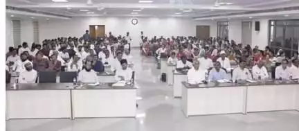 గద్వాల్: జిల్లాలో పెన్షన్లు ప్రజలకు సామాజిక భద్రత కలిగిస్తాయి: కలెక్టర్ బి ఎం సంతోష్ కుమార్