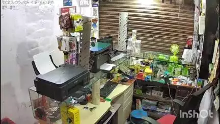 कन्नौज: काजी टोला मोहल्ले में स्थित मोबाइल की दुकान में नाबालिक किशोर द्वारा चोरी की घटना सीसीटीवी में कैद हुई