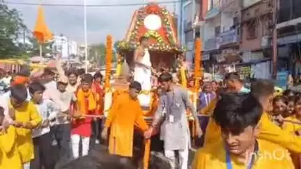 गोपालगंज: शहर के कॉलेज रोड सहित अन्य जगहों से गुजरी भगवान जगन्नाथ की यात्रा, उमड़ी भक्तों की भीड़
