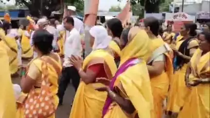 हातकणंगले: विठ्ठल रुक्मिणी चॅरिटेबल ट्रस्ट कुंभोज यांच्या वतीने पायी दिंडीची शेकडो वर्षांची आषाढी वारीची परंपरा कायम