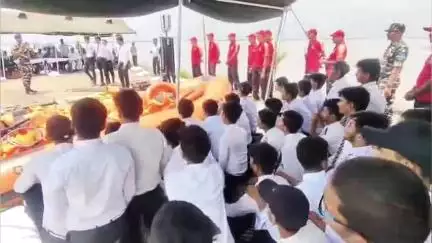बसंतपुर: पिपराही BOP क्षेत्र में SSB ने 'एक भारत श्रेष्ठ भारत' के तहत हथियारों का प्रदर्शन किया, स्कूली बच्चों ने किया भ्रमण