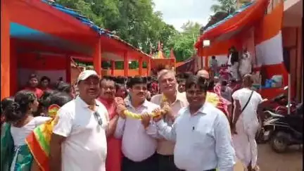 दुमका: जेल रोड स्थित दुर्गा मंदिर सहित अन्य मंदिरों से निकाली गई रथ यात्रा, बड़ी संख्या में श्रद्धालु शामिल हुए