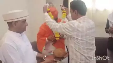 जालना: राष्ट्र संत तुकडोजी महाराज पादुका  मधुबन काॅलनीत दाखल भाजप महिला जिल्हाध्यक्षा यांच्या निवासस्थानीतुन पढरपुरकडे रवाना