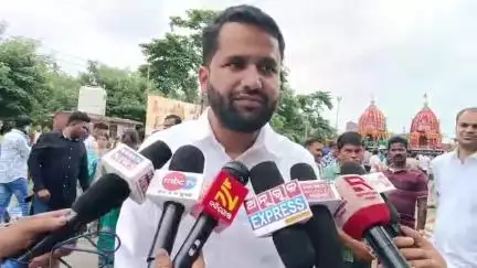 ଅନୁଗୋଳ: ଅନୁଗୋଳରେ ହେଉଥିବା ରଥ ଯାତ୍ରାରେ ଯୋଗ ଦେଇ ପ୍ରତିକ୍ରିୟା ରଖିଲେ ଜିଲ୍ଲାପାଳ