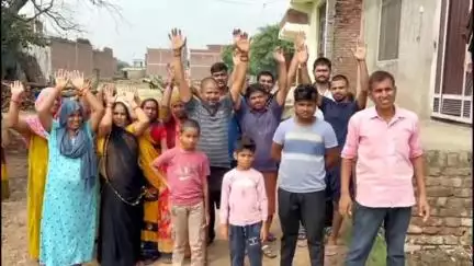 शिकोहाबाद: मूलभूत सुविधाओं के लिए तरस रही मेहराबाद बंसीपुरम रेलवे स्टेशन कॉलोनी, विकास कार्य ना होने से जताई नाराजगी #jansamasya
