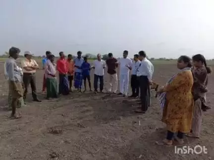 కోడుమూరు: కోడుమూరులో నట్టల నివారణ మందు పంపిణీ కార్యక్రమంలో పాల్గొన్న జేడీ డాక్టర్ శ్రీనివాస్