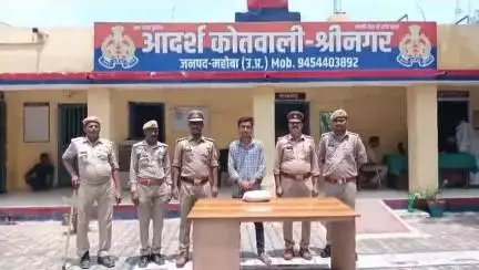 महोबा: छतरपुर रोड से थाना श्रीनगर पुलिस टीम ने अवैध गांजा के साथ 1 अभियुक्त को किया गिरफ्तार