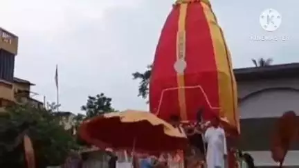 বাঁকুড়া ১: রথের দড়িতে টান পড়ার সাথে সাথেই পূজোর ঢাকের কাঠি পড়ে গেল,বড়ষোলআনা তাম্বুলি সমাজের দুর্গা প্রতিমার কাঠামো পুজোর রীতি