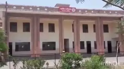 अजीतमल: ऊंची पहुंच या राजनीतिक प्रभाव के चलते ग्राम विकास अधिकारी ने स्थानांतरण के बाद भी नहीं छोड़ा चार्ज, कई दिन पहले जारी हुआ