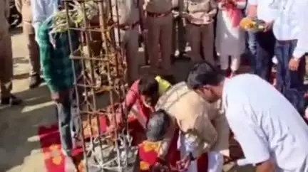 रामपुर: फैजनगर गांव के पास नागरिक सुरक्षा मंत्री धर्मवीर प्रजापति ने होमगार्ड कार्यालय का भूमि पूजन कर शिलान्यास किया