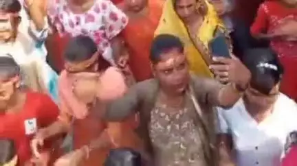 जलालपुर: जलालपुर के पियानो पोखरा स्थित दुर्गा मंदिर में प्राण प्रतिष्ठा के लिए पांच दिवसीय महायज्ञ शुरू