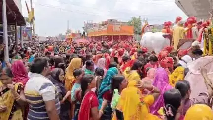 चौपारण: चौपारण के सियरकोनी में रथ महोत्सव का आयोजन, उमड़ा आस्था का जनसैलाब