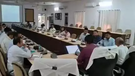 भीलवाड़ा: जिला कलेक्ट्रेट सभागार में कलेक्टर की अध्यक्षता में अल्पसंख्यक विभाग की प्रधानमंत्री 15 सूत्रीय बैठक संपन्न हुई