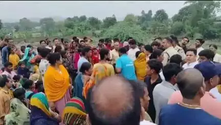 सिंगरौली: जैतपुर में रेस्क्यू ऑपरेशन के बाद 7 वर्षीय बच्चे का शव निकाला गया, परिजनों का रो-रो कर बुरा हाल