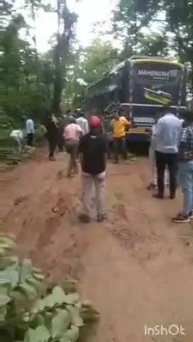वाड्रफनगर: चलगली से परसवार मार्ग में लगातार बढ़ रही हैं दिक्कतें, यात्री बसों को भी करना पड़ रहा है सामना