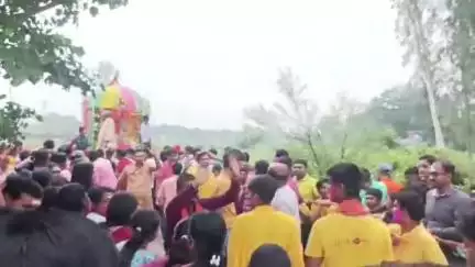 পাড়া: আনাড়া মহাবীর মন্দিরে থেকে রথযাত্রা বের হলো, বৃষ্টিপাত কে উপেক্ষা করেও প্রচুর মানুষের সমাগম
