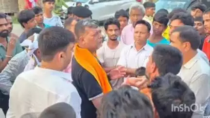 मढ़ौरा: माधोपुर में विधायक सह पूर्व मंत्री ने किया जनसंपर्क, सुनी लोगों की समस्याएँ