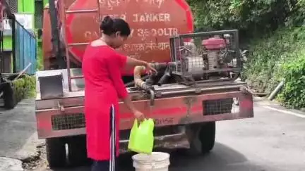 चमोली: बार-बार क्षतिग्रस्त हो रही अमृत गंगा पेयजल लाइन, लोगों के लिए बनी सिरदर्द, टैंकरों से बुझा रहे प्यास