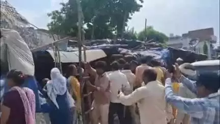 बहादुरगढ़: नगर परिषद व यातायात पुलिस की संयुक्त टीम ने वेस्ट जुआ ड्रेन झुग्गियों सहित अन्य मार्गों से अतिक्रमण हटाया