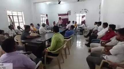 बैरिया: बैरिया के ई-किसान भवन के सभागार में उर्वरक निगरानी समिति की बैठक संपन्न