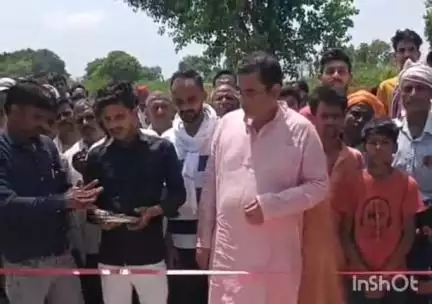 संडीला: अतरौली के भटखेरवा निवासी जसकरन लाल ने सिद्धनाथ मंदिर मार्ग पर निजी खर्च से पुलिया का निर्माण कराया, लोकार्पण हुआ