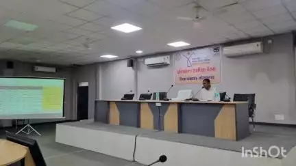 कोंडागांव: प्रधानमंत्री आवास योजना के कार्यों में प्रगति लाने के लिए जिला पंचायत सीईओ ने जिला कार्यालय में समीक्षा बैठक की