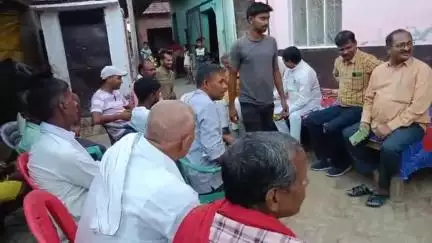 नवाबगंज: पहाड़ापुर गांव में आम चर्चा के लिए पूर्व सांसद व जिलाध्यक्ष ने विभिन्न मुद्दों पर की बैठक