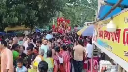 আলিপুরদুয়ার ২: খাটাজানিতে রথের দড়িতে টান দিতে হাজার হাজার ভক্তের ভিড় জনজোয়ারে ভাসলো আশ্রম প্রাঙ্গণ