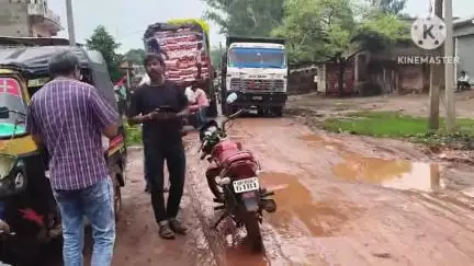 शाहनगर: हल्की बारिश ने खोली प्रशासन के दावों की पोल, बोरी रोड गड्ढों में हुआ तब्दील; लोगों को आवागमन में हो रही परेशानी