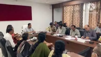 आगर: कलेक्टर ने बच्चों को योजनाओं का लाभ दिलाने के लिए दिए निर्देश, बाल कल्याण समिति की बैठक सम्पन्न