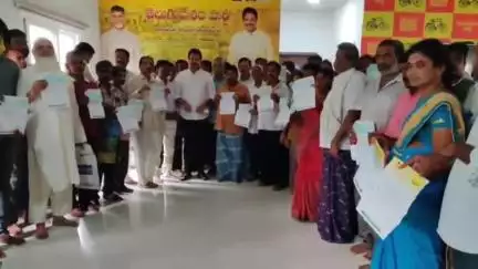 తణుకు: ముఖ్యమంత్రి సహాయ నిధి నుండి 34 మంది లబ్ధిదారులకు చెక్కులు పంపిణీ చేసిన ఎమ్మెల్యే రాధాకృష్ణ