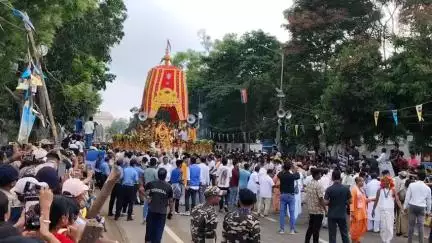রামনগর ১: দীঘায় সোনার ঝাড়ু দিয়ে ও পূজা আরতির মাধ্যমে  রথ যাত্রার শুভ সূচনা করলেন মুখ্যমন্ত্রী মমতা ব্যানার্জী